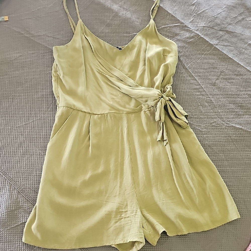 One Clothing Olive Green Lightweight Romper Size Small